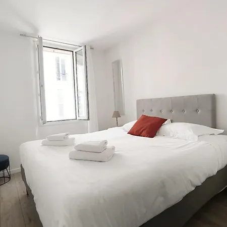2 Bedrooms 2 Bathrooms 1 Min Palais & Beaches *