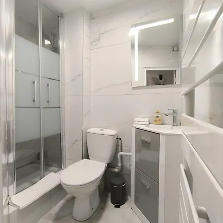 2 Bedrooms 2 Bathrooms 1 Min Palais & Beaches Apartment *