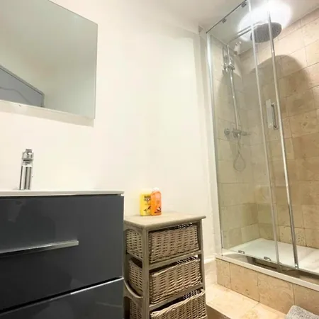 Appartement 2 Bedrooms 2 Bathrooms 1 Min Palais&beaches *