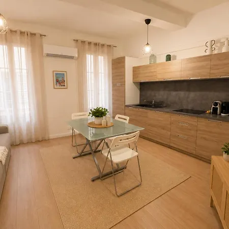 公寓 Cosy 2 Bedrooms 2 Bathrooms - 1 Min Palais & Beaches 戛纳